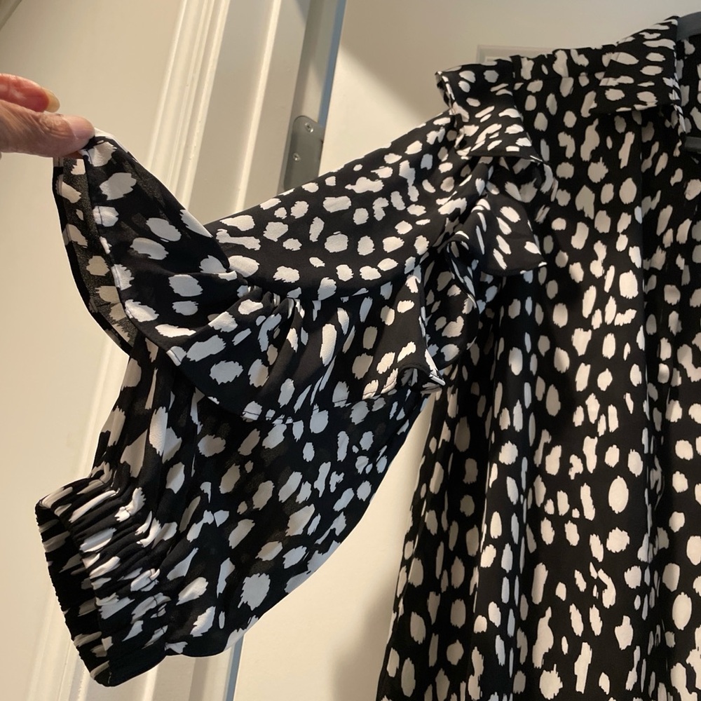 Chico’s Ruffle Dot Print Top Size 4 Black White Abstract Dalmatian Dots Career